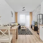 Apartment Family Kamienna With Balcony 1,5 Km To Wroclavia By Renters